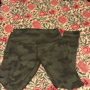 Green Camouflage Leggings lulu lemon size 8